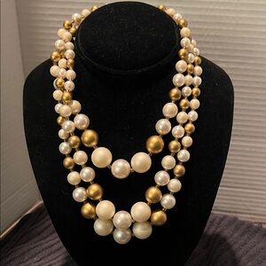 Elegant Gold and Cream Pearl Necklace